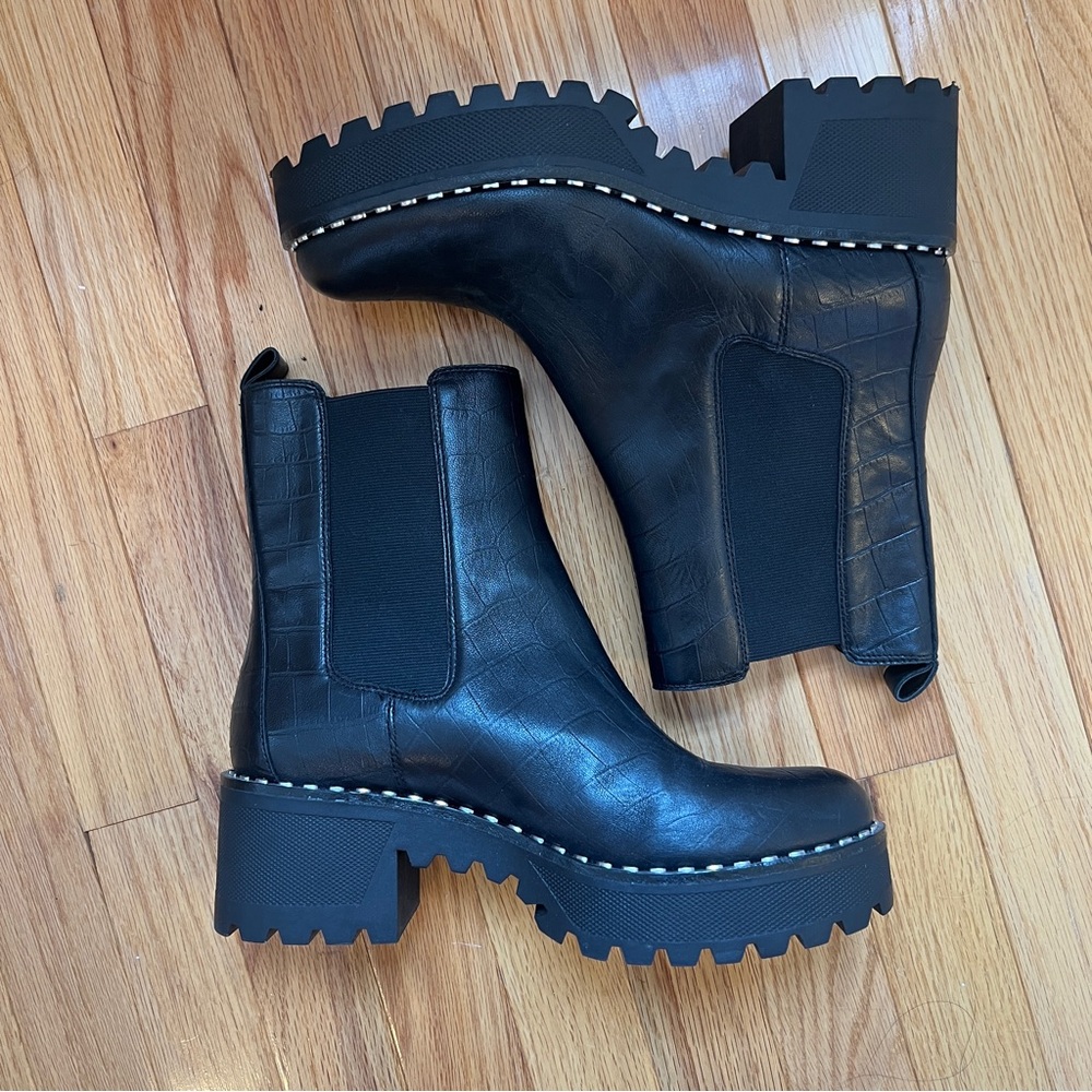 NWOT Vince Camuto Madisha Black Croc Chelsea Ankle Boots size 9.5 - Picture 9 of 10